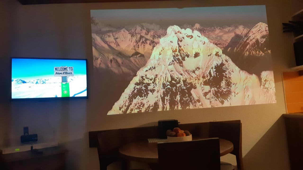 Superb View+swim Pool+smart Tv+netflix+projector Apartment